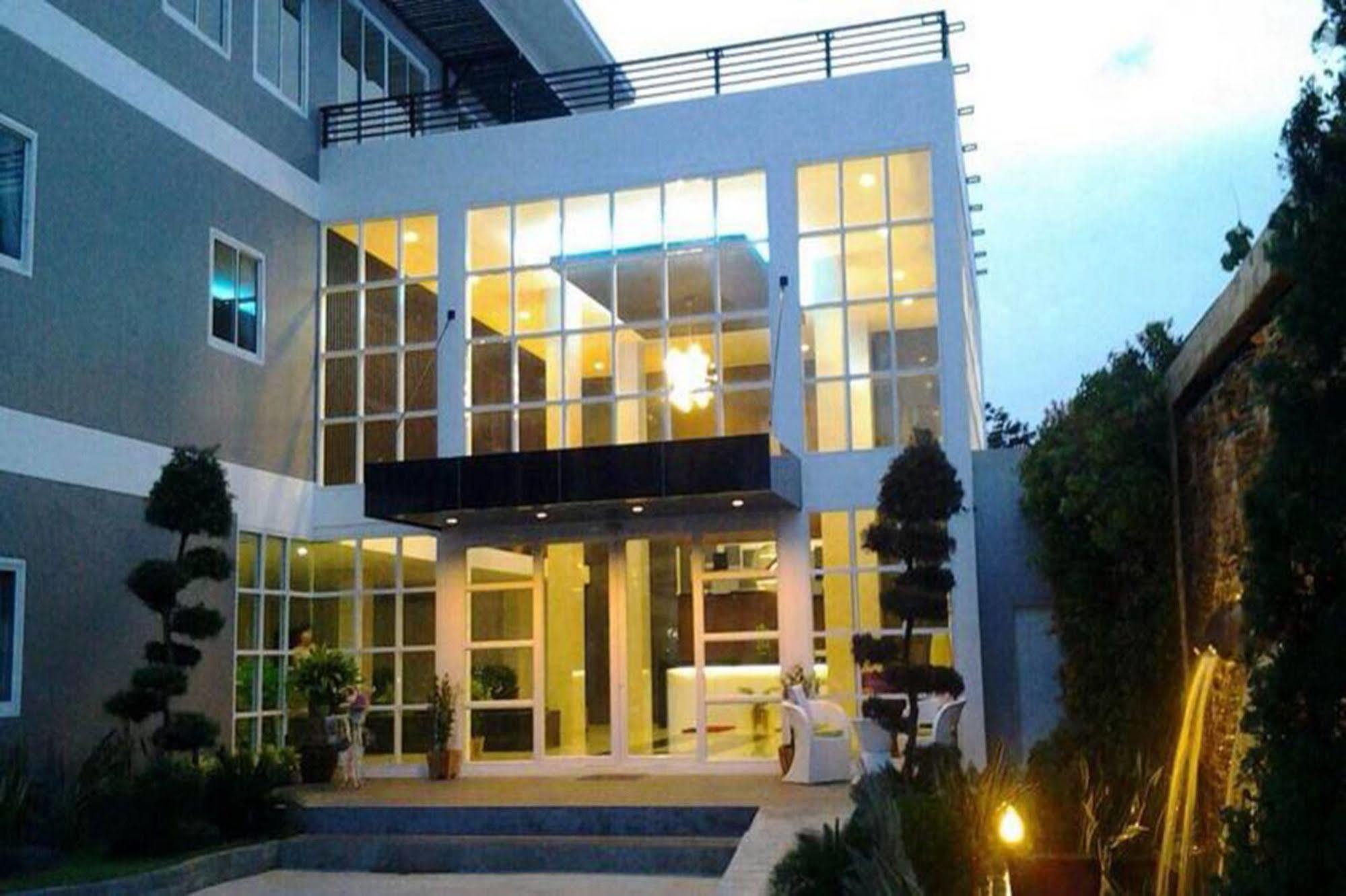 The Zara Double Tree Hotel Ubon Ratchathani Exterior foto